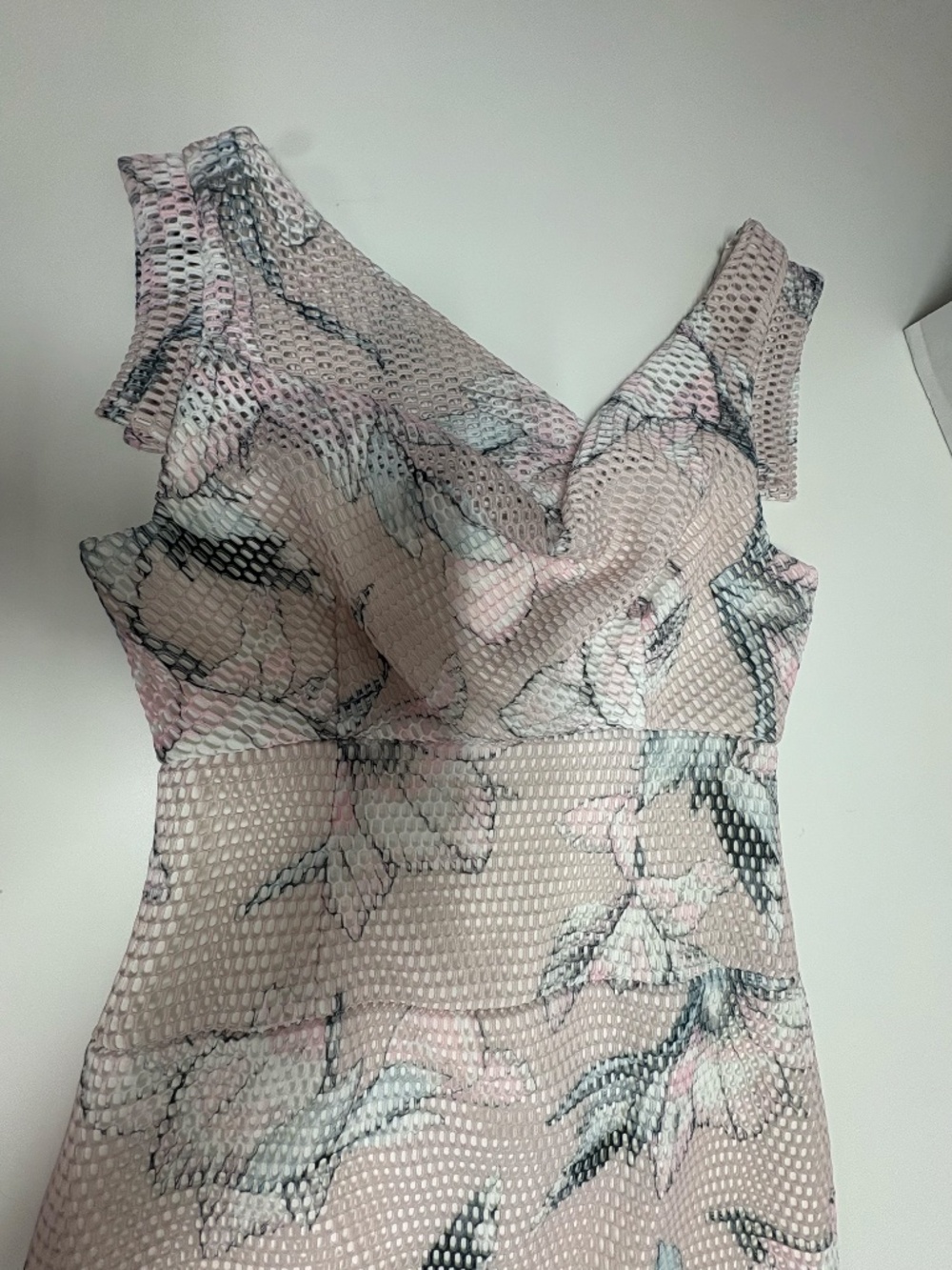 Black Halo Jackie O Floral Dress - Size 6. - Picture 6 of 16